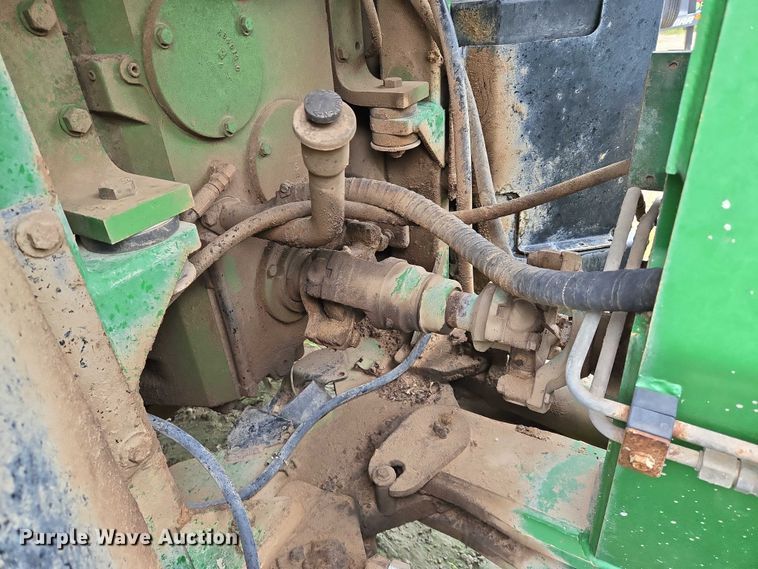 image for item DU6786 2001 John Deere 9300 4WD tractor