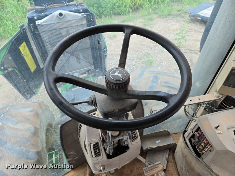 image for item DU6786 2001 John Deere 9300 4WD tractor