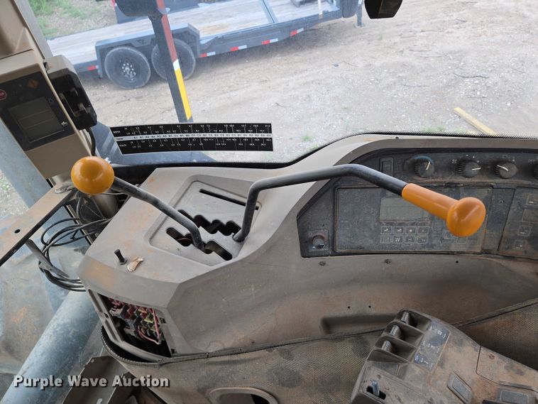 image for item DU6786 2001 John Deere 9300 4WD tractor