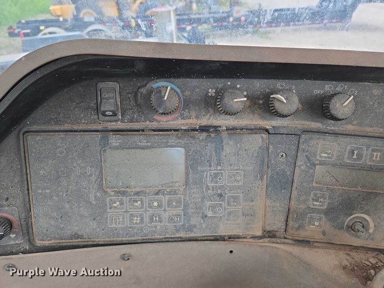 image for item DU6786 2001 John Deere 9300 4WD tractor