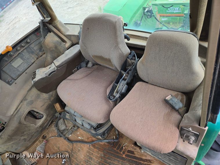 image for item DU6786 2001 John Deere 9300 4WD tractor