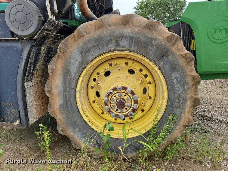 image for item DU6786 2001 John Deere 9300 4WD tractor