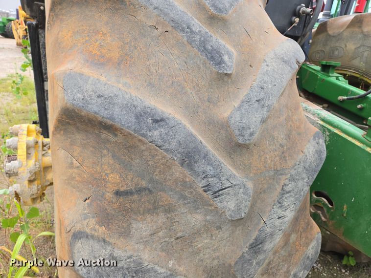 image for item DU6786 2001 John Deere 9300 4WD tractor