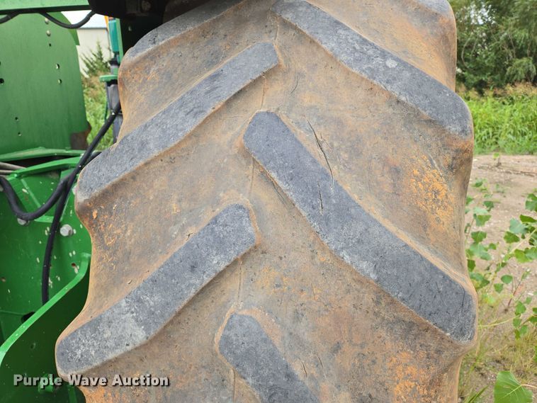 image for item DU6786 2001 John Deere 9300 4WD tractor