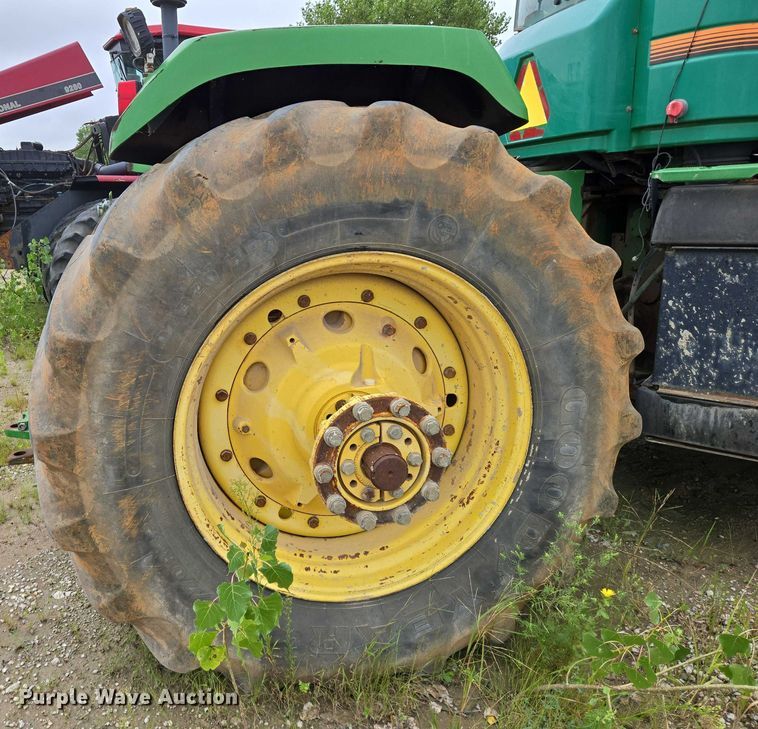 image for item DU6786 2001 John Deere 9300 4WD tractor