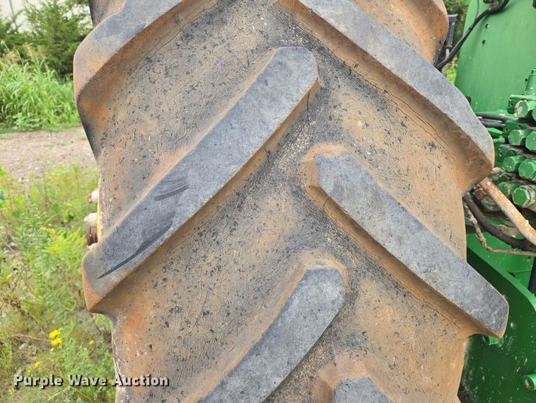 image for item DU6786 2001 John Deere 9300 4WD tractor