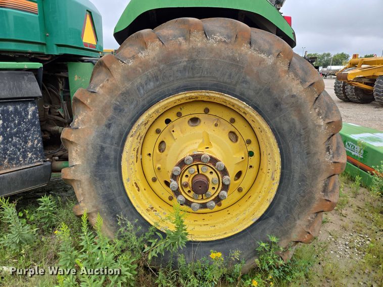 image for item DU6786 2001 John Deere 9300 4WD tractor