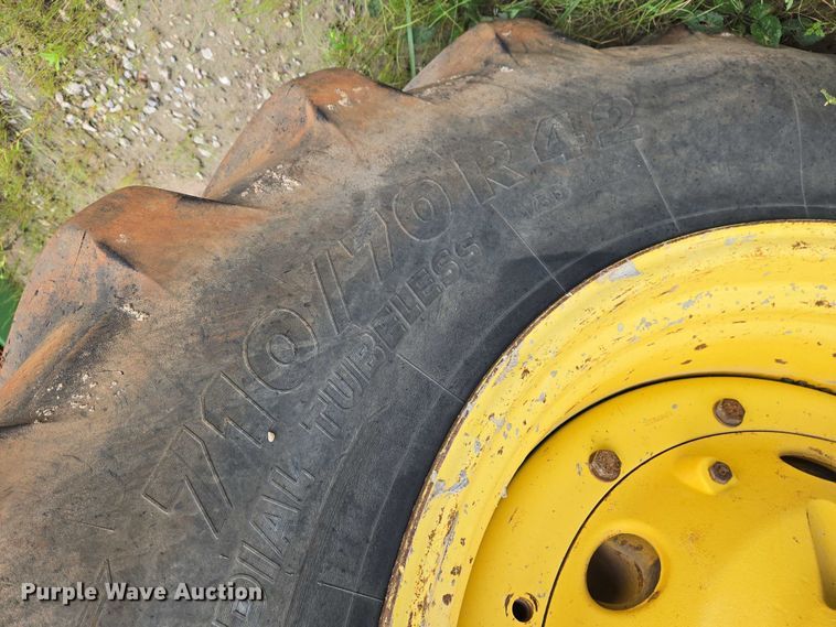 image for item DU6786 2001 John Deere 9300 4WD tractor