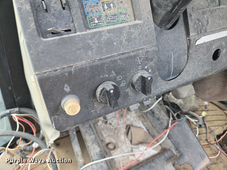 image for item DU6795 John Deere 8570 4WD tractor