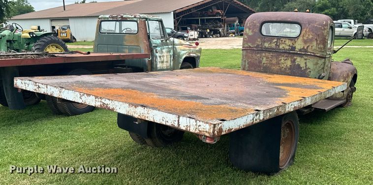 image for item DU9826 Chevrolet flatbed pickup truck