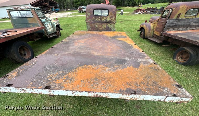 image for item DU9826 Chevrolet flatbed pickup truck