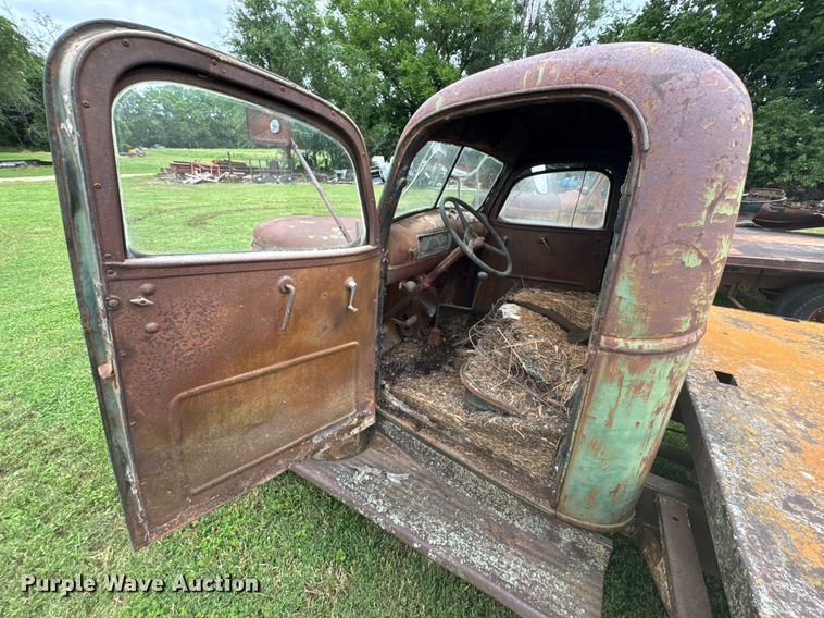 image for item DU9826 Chevrolet flatbed pickup truck