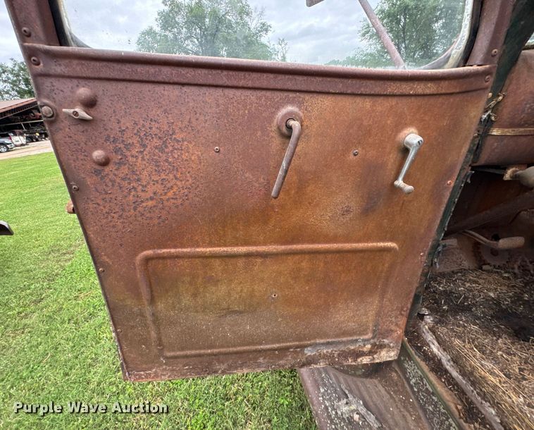 image for item DU9826 Chevrolet flatbed pickup truck