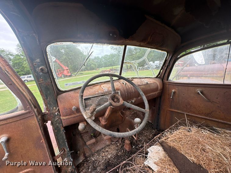 image for item DU9826 Chevrolet flatbed pickup truck