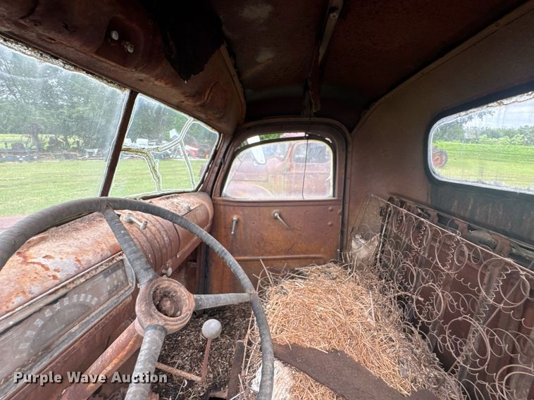 image for item DU9826 Chevrolet flatbed pickup truck