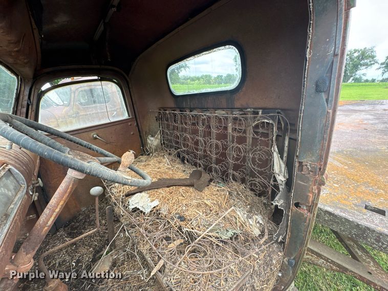 image for item DU9826 Chevrolet flatbed pickup truck