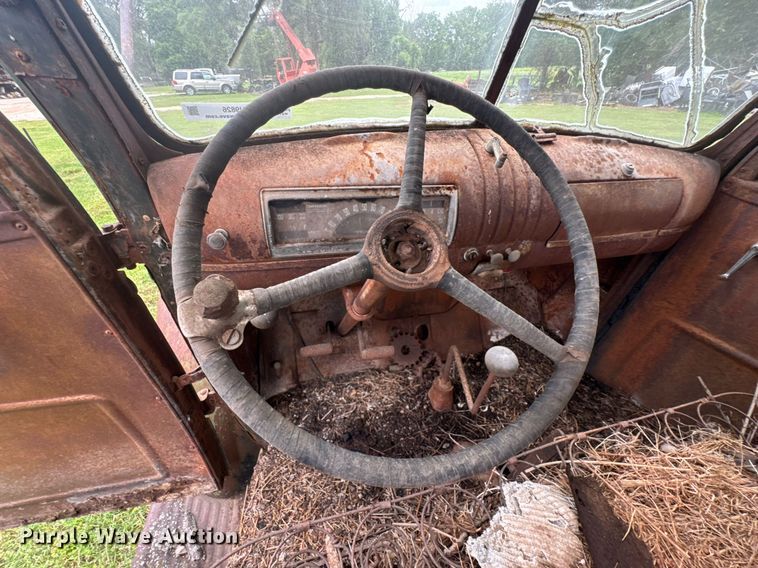 image for item DU9826 Chevrolet flatbed pickup truck