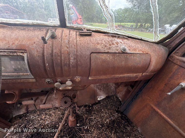 image for item DU9826 Chevrolet flatbed pickup truck