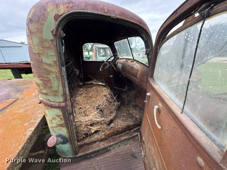 image for item DU9826 Chevrolet flatbed pickup truck