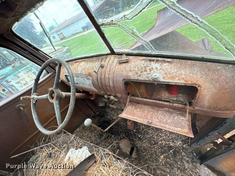 image for item DU9826 Chevrolet flatbed pickup truck