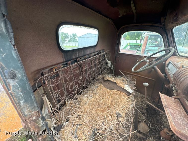 image for item DU9826 Chevrolet flatbed pickup truck