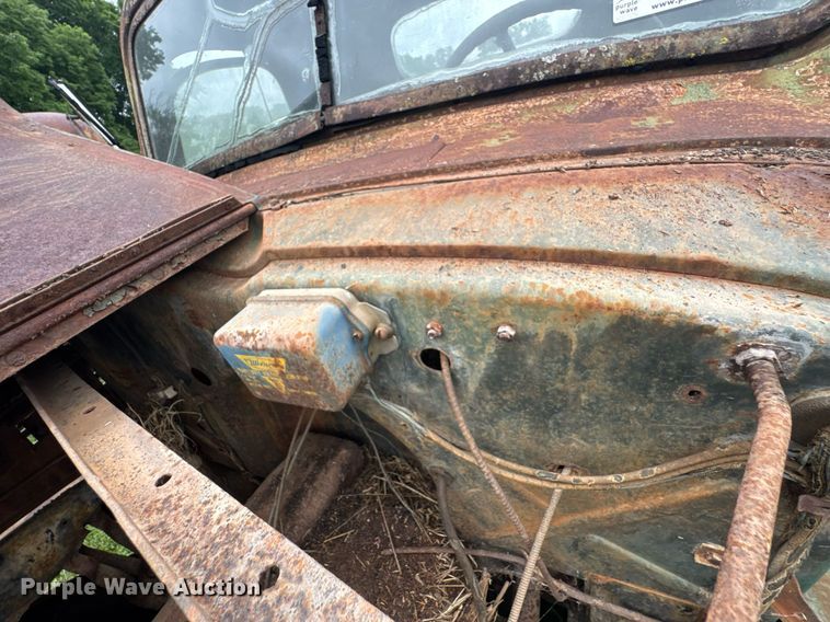 image for item DU9826 Chevrolet flatbed pickup truck