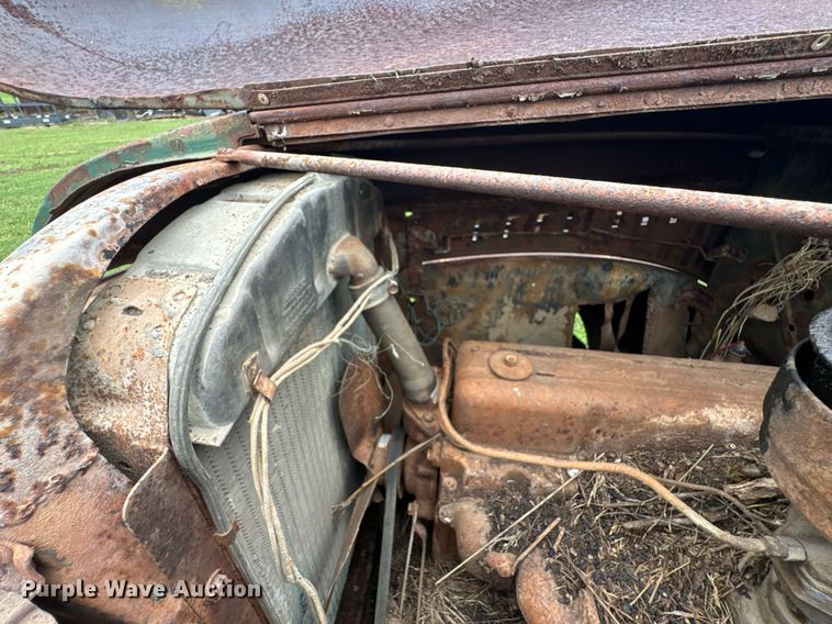 image for item DU9826 Chevrolet flatbed pickup truck