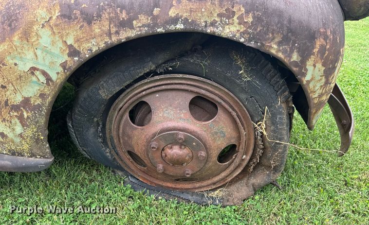 image for item DU9826 Chevrolet flatbed pickup truck