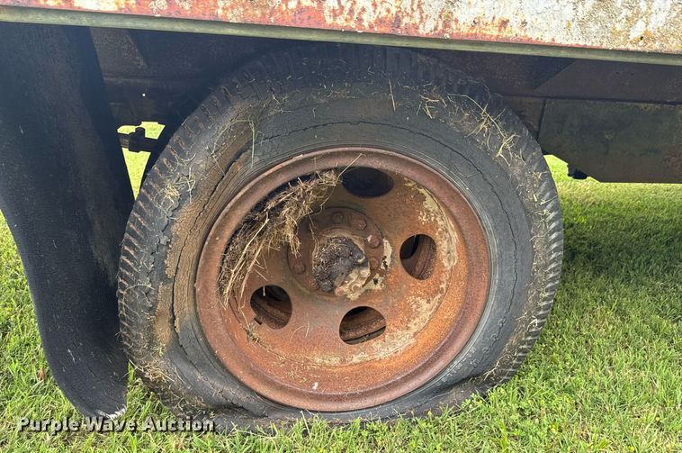 image for item DU9826 Chevrolet flatbed pickup truck