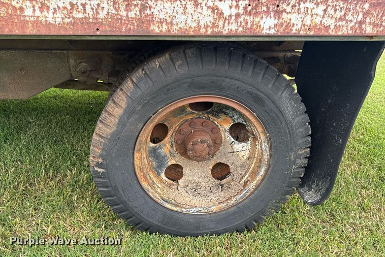 image for item DU9826 Chevrolet flatbed pickup truck