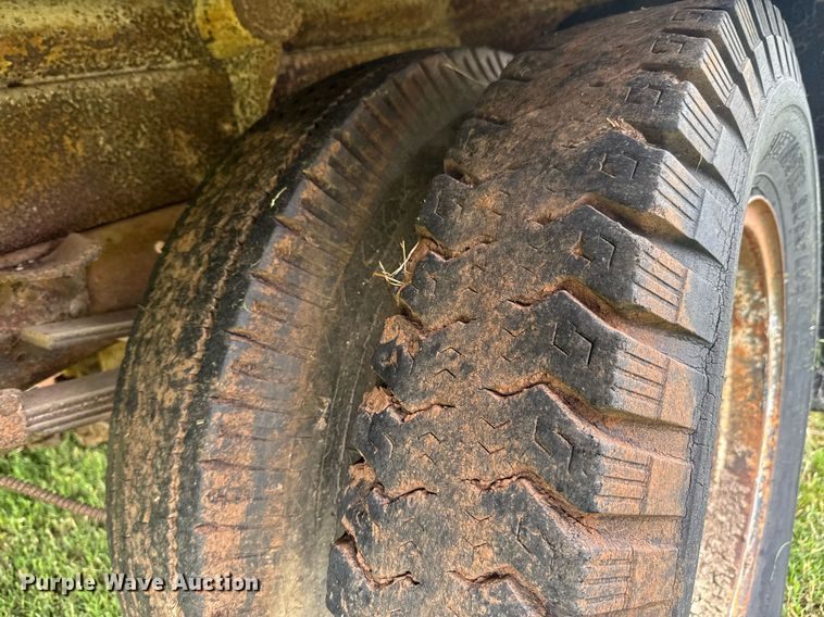 image for item DU9826 Chevrolet flatbed pickup truck