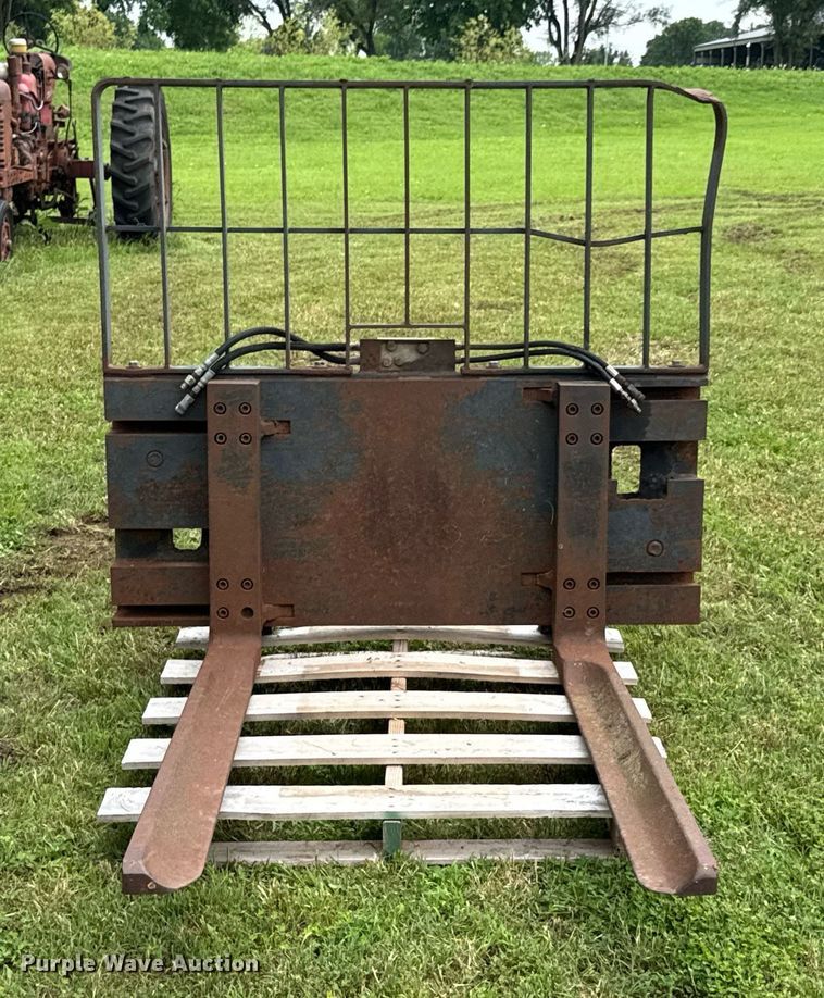 image for item DU9829 1990 John Harder CLS telehandler forks