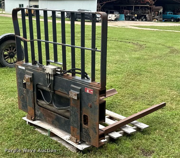 image for item DU9829 1990 John Harder CLS telehandler forks