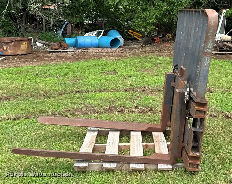 image for item DU9829 1990 John Harder CLS telehandler forks