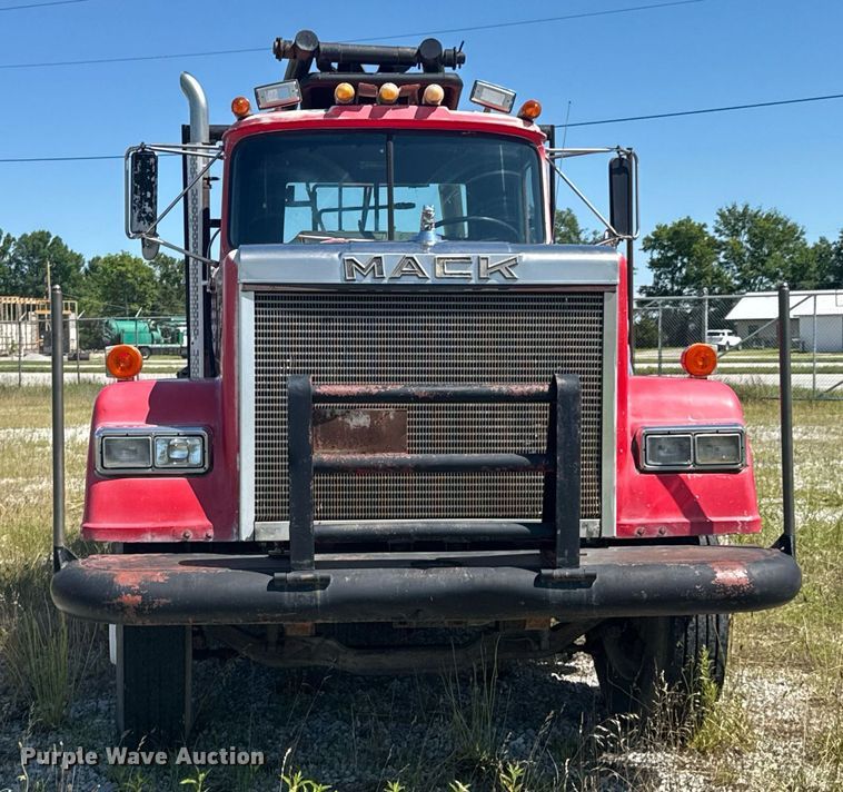 image for item DU9940 1976 Mack RW613 winch truck