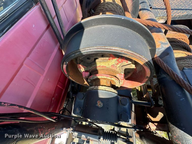 image for item DU9940 1976 Mack RW613 winch truck