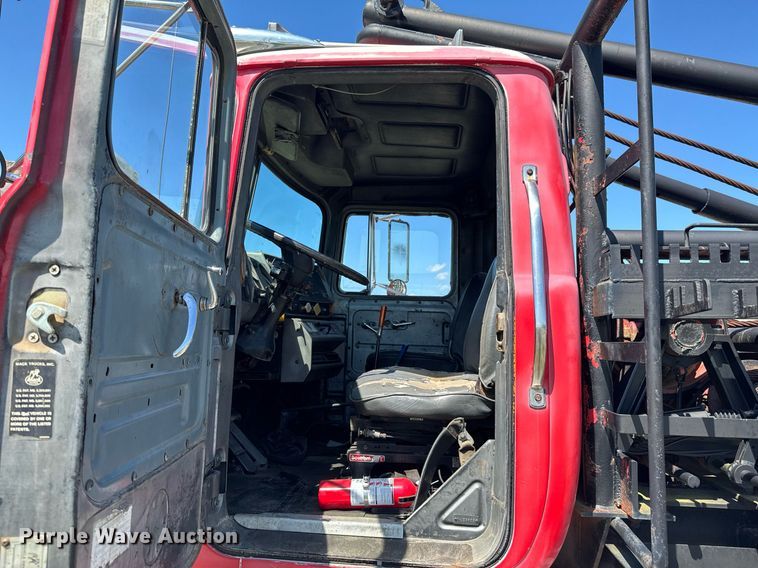 image for item DU9940 1976 Mack RW613 winch truck