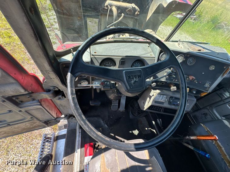 image for item DU9940 1976 Mack RW613 winch truck