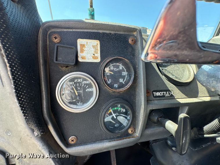 image for item DU9940 1976 Mack RW613 winch truck