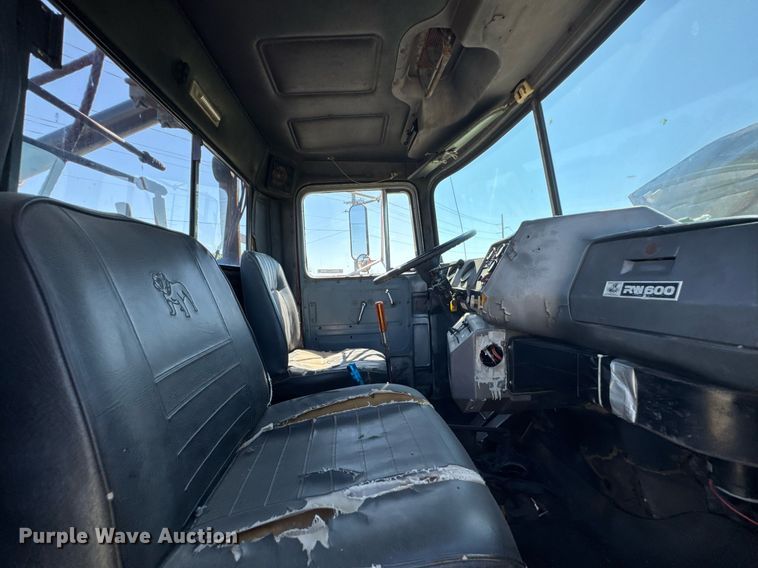 image for item DU9940 1976 Mack RW613 winch truck