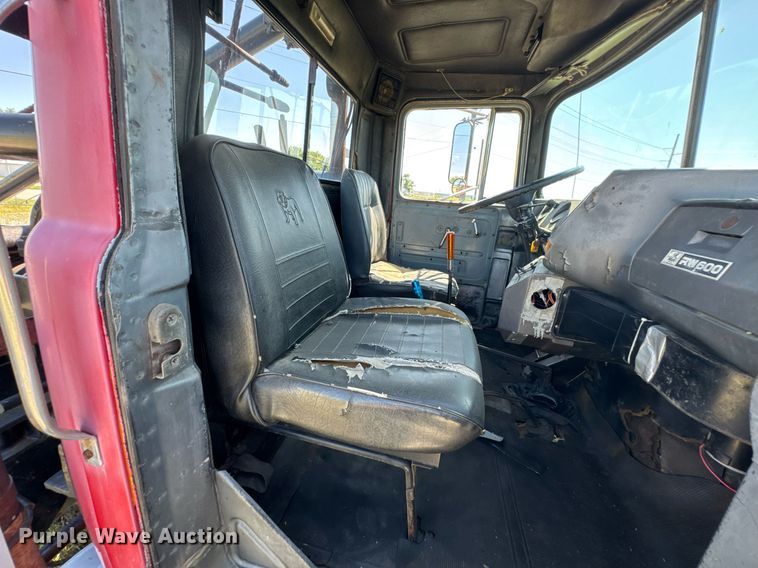 image for item DU9940 1976 Mack RW613 winch truck