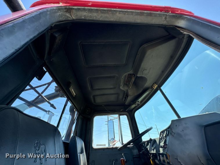 image for item DU9940 1976 Mack RW613 winch truck