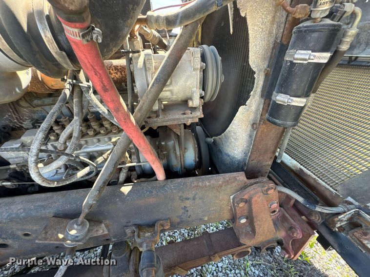 image for item DU9940 1976 Mack RW613 winch truck