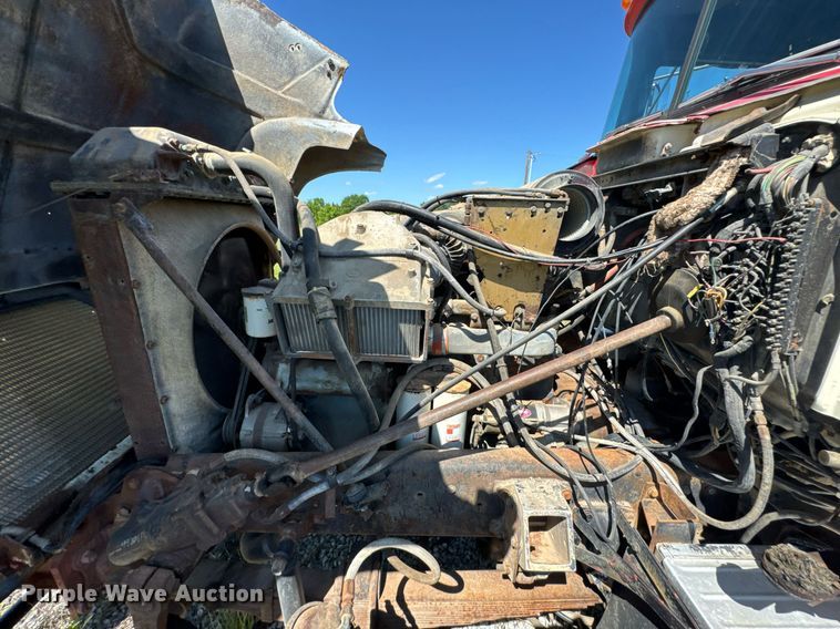 image for item DU9940 1976 Mack RW613 winch truck