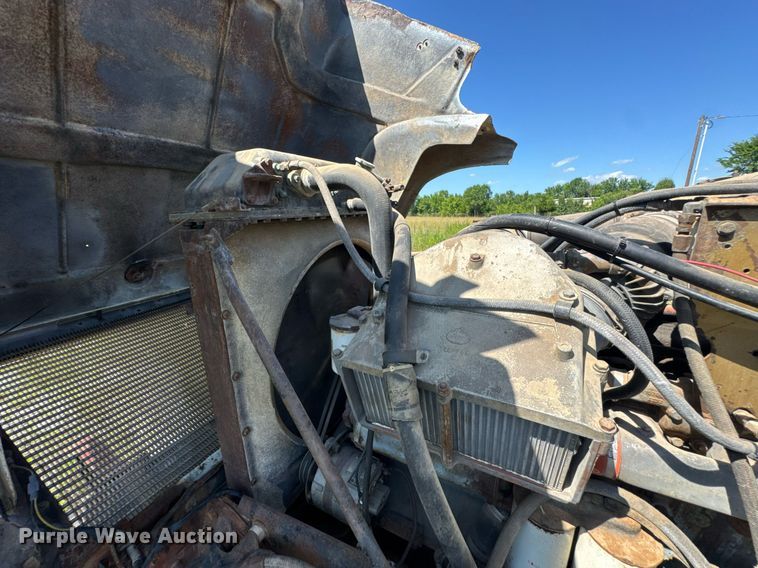 image for item DU9940 1976 Mack RW613 winch truck