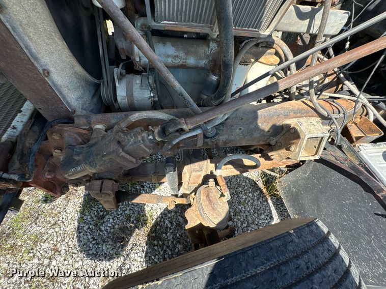 image for item DU9940 1976 Mack RW613 winch truck