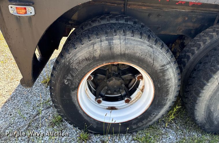 image for item DU9940 1976 Mack RW613 winch truck