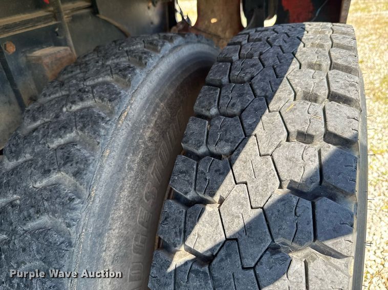 image for item DU9940 1976 Mack RW613 winch truck