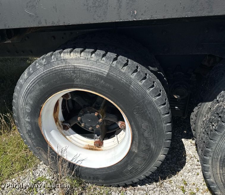 image for item DU9940 1976 Mack RW613 winch truck