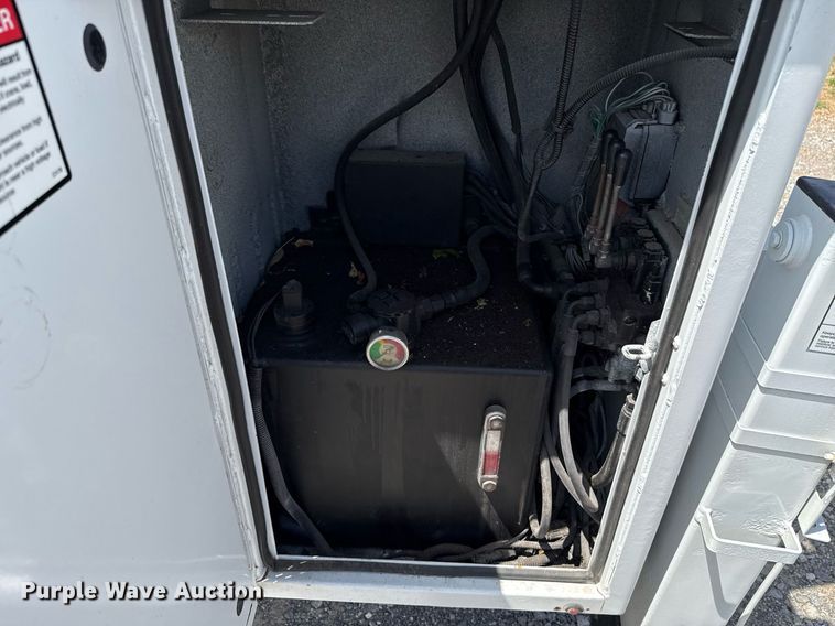 image for item DW5123 2012 Ford F550 utility / service truck